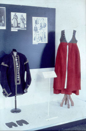 Skånes folkdräkter utställning 1976. 