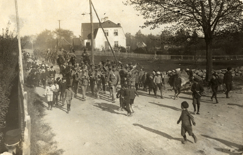 Marsch till Ljungbyhed den 5/5 1917 med musikkå...