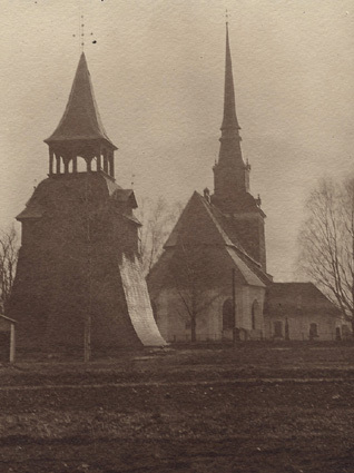 Kyrkan och Klockstapeln i Mora Maj 1915.