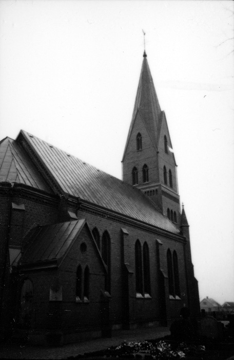 Gessie kyrka efter yttre renovering 1989.
