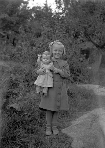 Hilda och Bertil Lindgrens dotter Inger, Vånga ...