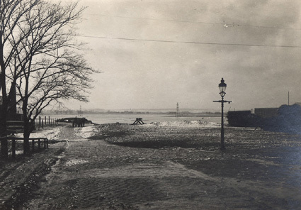 Kristianstad, 1917. Utsigt öfver ån mot Uddarp.