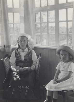 Amelie och Ingegerd i Falsterbo 1912.