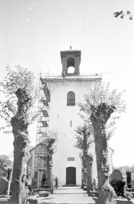 Västra Karaby kyrka. Omtäckning av lanterninen.