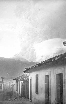 Vulkanen St. Maria under utbrott.