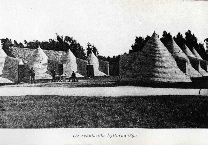 De spåntäckta hyttorna 1892.