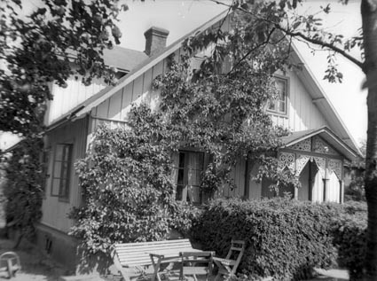 Nils Perssons Mannestad,  huset nära.