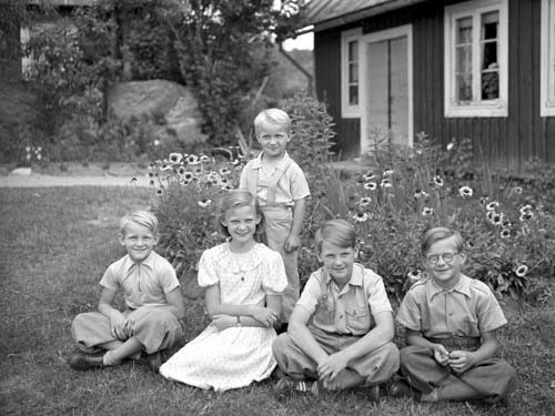 Anna och Nils Olssons 5 barn, Lövedal.