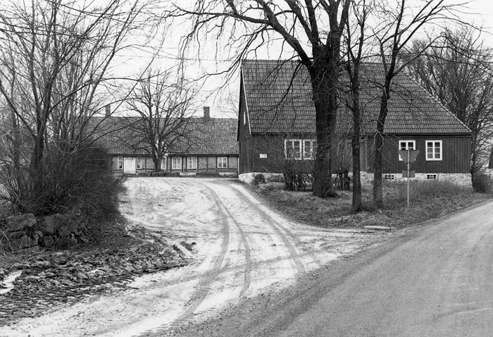 Källs-Nöbbelövs gamla prästgård från öster.