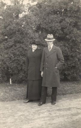 Hasse och mamma, 1919.