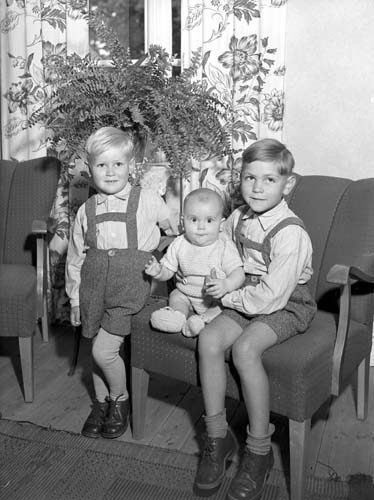 Folke Larsson pojken o 2 av Folkes barn Mjönäs.