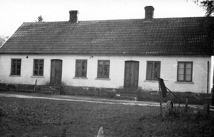 Bondgård. Manbyggnad uppförd 1869. Ägare 1952 v...