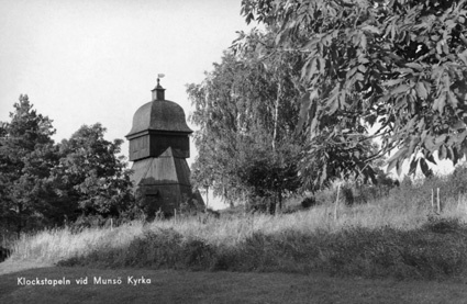 Klockstapeln vid Munsö kyrka.