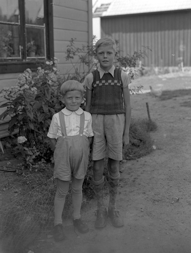 Andersson 2 pojkar  Mjönäs.