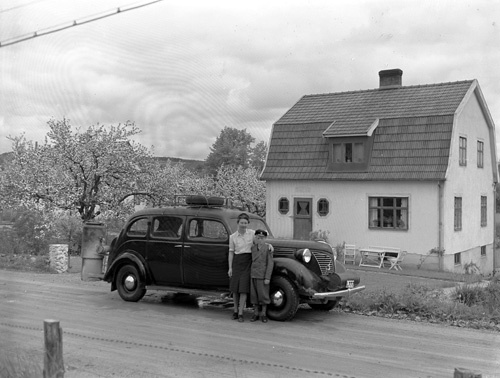 Oskar Andersson bilen o frun + 1 Arkelstorp.