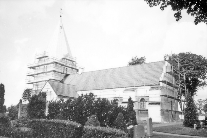 Yttre renovering av Västra Ingelstads kyrka.