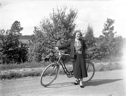 Sonja Jönsson Mjönäs vid cykel.