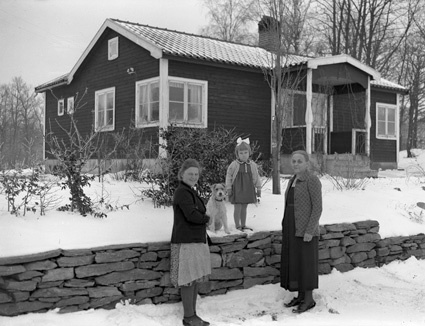 Annika, Ingrid och Ida O. Lillstugan Arkelstorp.