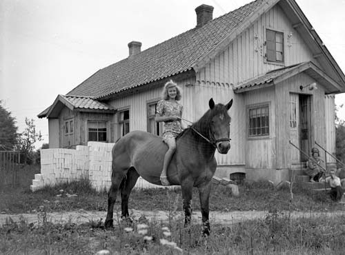 Algot Jönsson Inger till häst Staversvad.