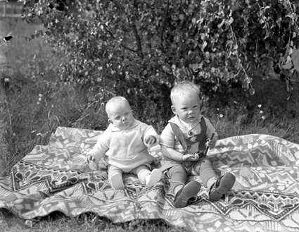 Betty och Sigfrid Perssons barn. Sigvard och Ro...