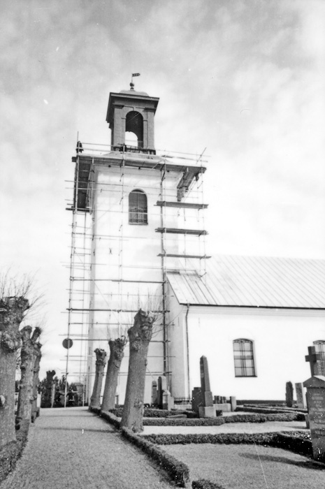 Västra Karaby kyrka. Omtäckning av lanterninen.