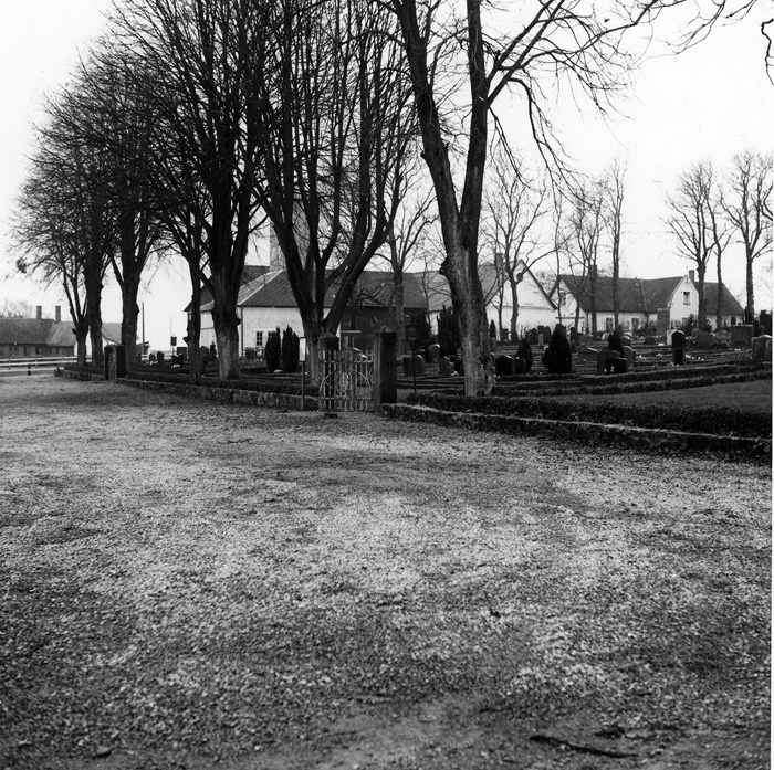 Grönby kyrkogård mot sydväst.