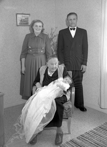 Inge Gustavsson, barndop, 4 generationer Bäckas...