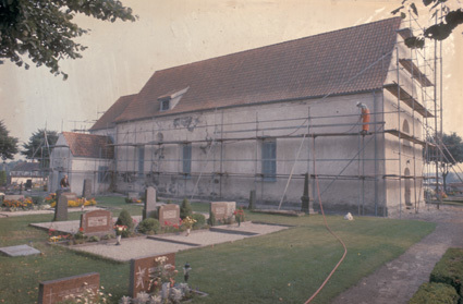 Gualövs kyrka, från NV.