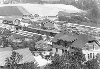 Utsikt över Munkedals station 1928. Lysekils Jä...