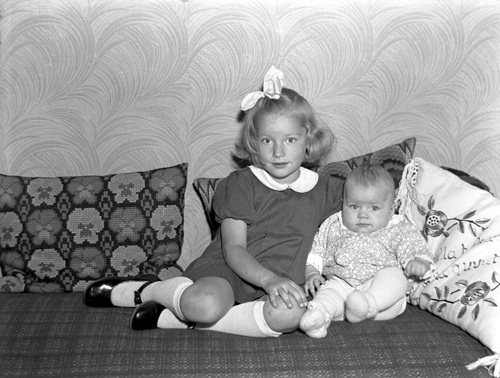 Karl och Ebba Högbergs barn Marianne och Alice,...