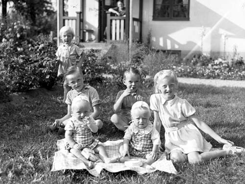Månssons cafè 6 barn Furustad.