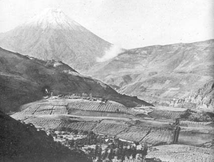 Vulkanen Tunguragua, sedd norrifrån från Patate...