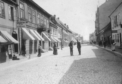 Ö.Storgatan mot Lilla Torg ca 1902.