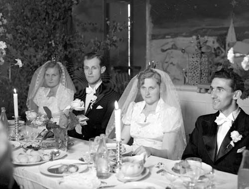 Systrarna Grankvist bröllop vid bordet Allarp.