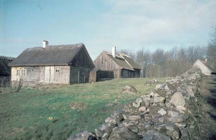Foto av gården från nordost.