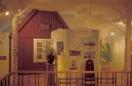 Fotoserie av utställning på Upplands museum, By...