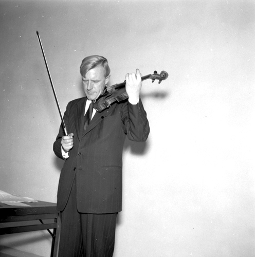 Norsk  violinist  i  Gislövs  byagård