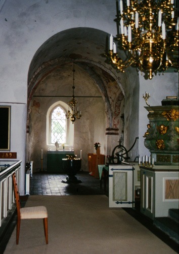 Andrarums kyrka, interiör öster