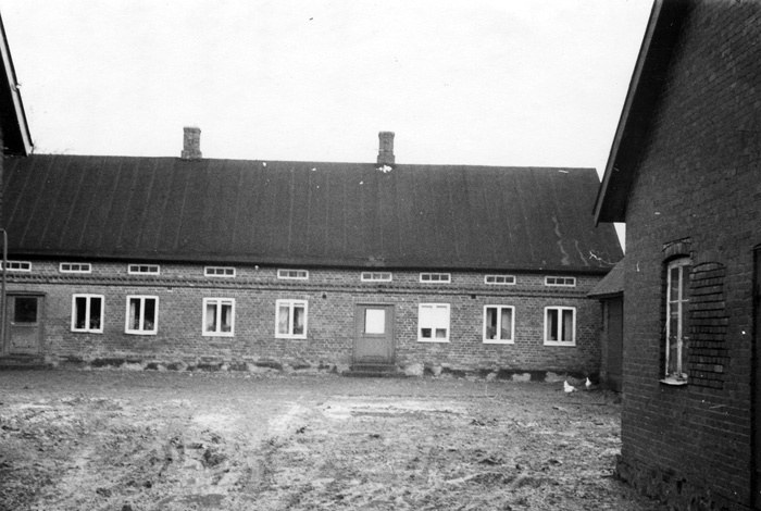 Bondgård, manbyggnad 1890, ekonomibyggnad 1903....