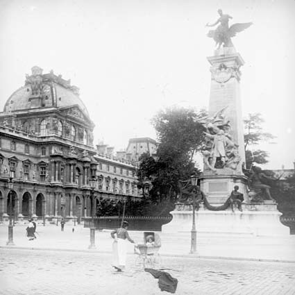 Louvre och Gambettamonumentet.