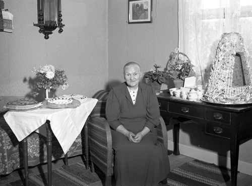 Elna Norling 70 års dag ensam Romelstorp.