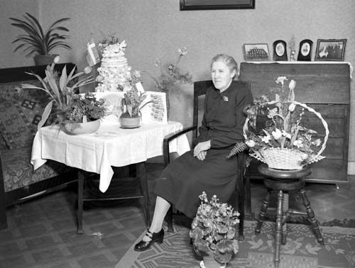 Hilda Björk 60 års dag blommor Mannestad.