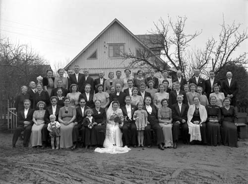Zenta Sjöbergs bröllop grupp alla Trädgårdslund.