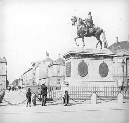 Amalienborg och Monument Frederik V.