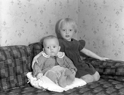 Gösta och Iris Månssons barn Hasse och Barbro, ...
