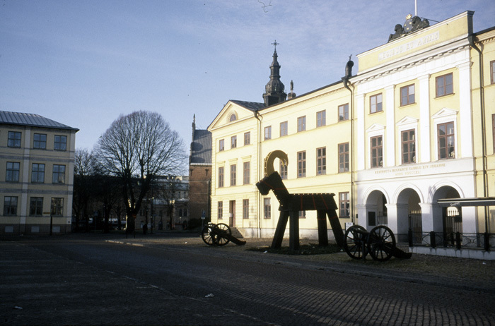 Julbock framför Stora Kronohuset på Stora Torg.