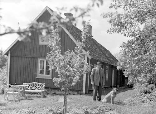 Hjalmar Gustavsson v. huset Esperyd.
