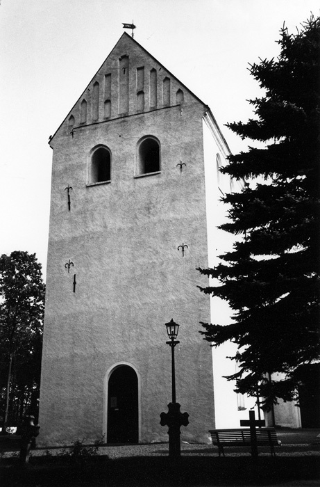 Härslövs kyrka sedd från väster.