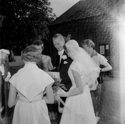 Karin och Tore Juhlins bröllop i Bromölla 1955.