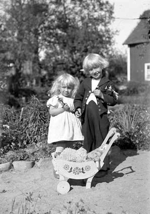 Per och Ida Mobergs  barn, Arkelstorp.